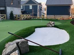 Artificial turf putting green design in Irving, TX